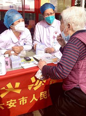六安 健康服務(wù)進社區(qū)，義診培訓(xùn)惠民生